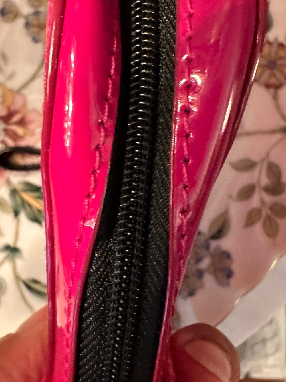 Yves Saint Laurent Heart Cosmetic Case in Hot Pink Patent - Picture 8 of 8